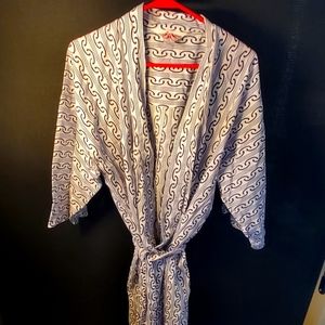Beautiful kimono-style cotton robe.
